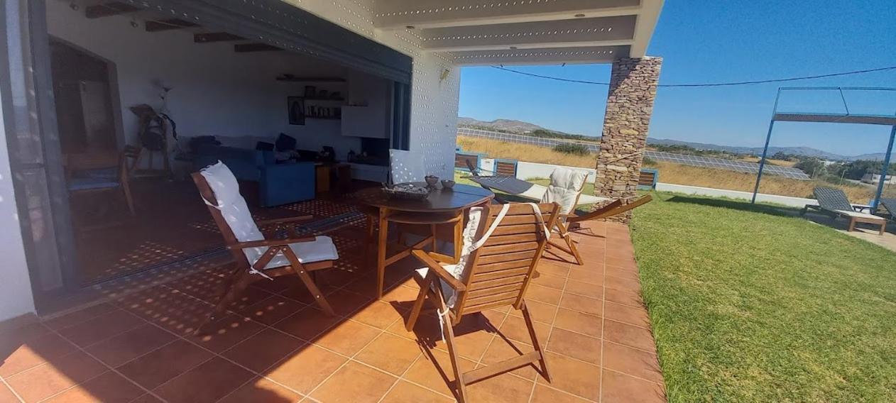 Cristelia Seafront & Pool Villa Лакания Экстерьер фото