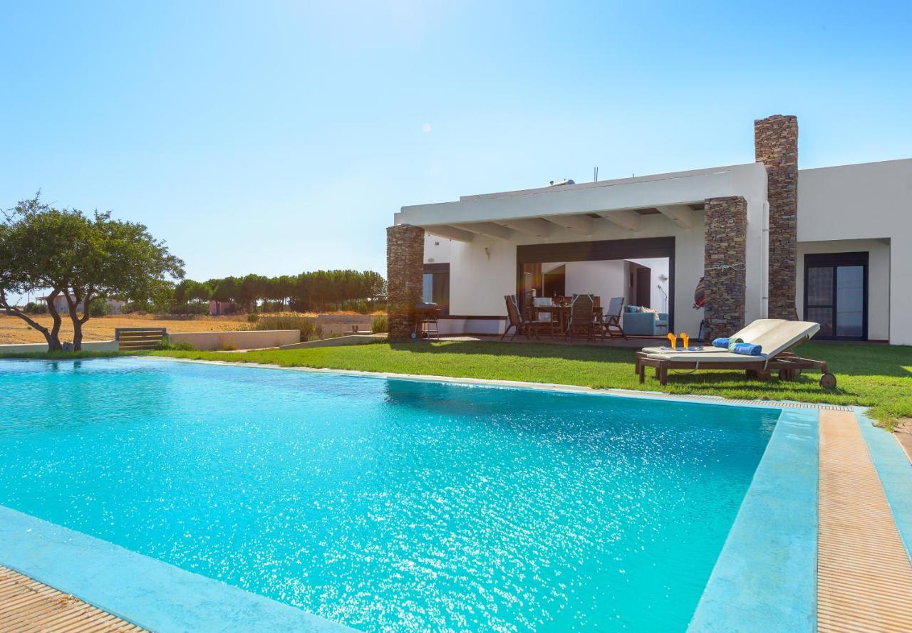 Cristelia Seafront & Pool Villa Лакания Экстерьер фото